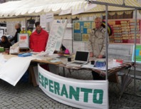 stands van "Universitaire Werkgroep
      Literatuur en Media" en Esperanto 3000